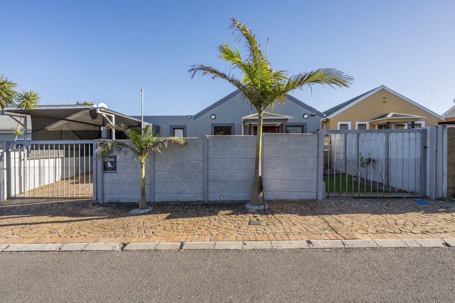 3 Bedroom Property for Sale in Protea Village Western Cape